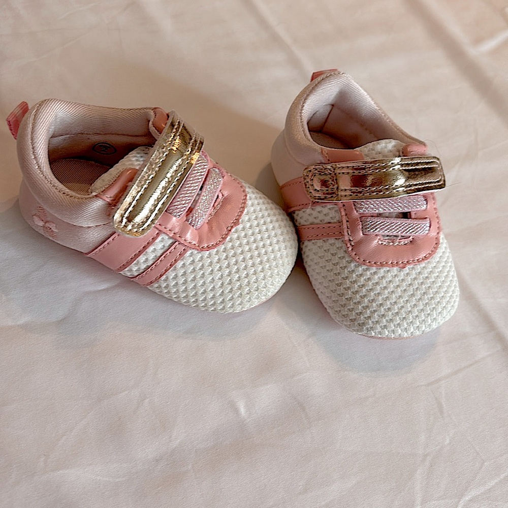 Baby shoes/pink baby shoes/ size 2